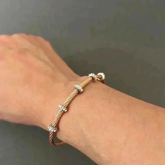 Copper in cubic zirconium Bangle bracelet with magnetic closure. - Picture 3 of 4